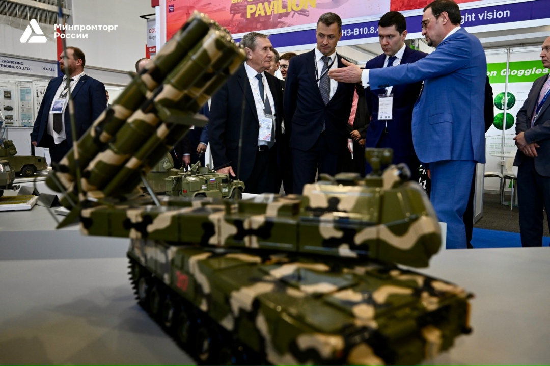 Антон Алиханов посетил World Defense Show 2026