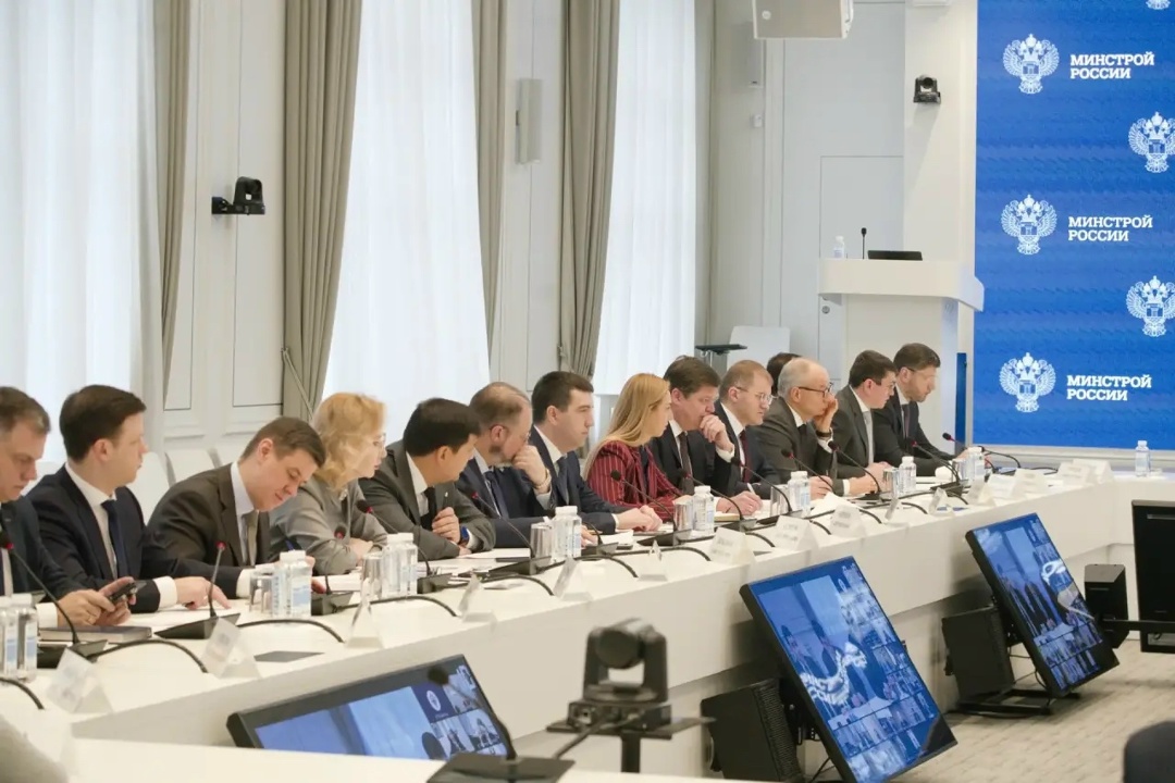 Под председательством Министра строительства и ЖКХ РФ Ирека Файзуллина прошло еженедельное оперативное совещание Минстроя России