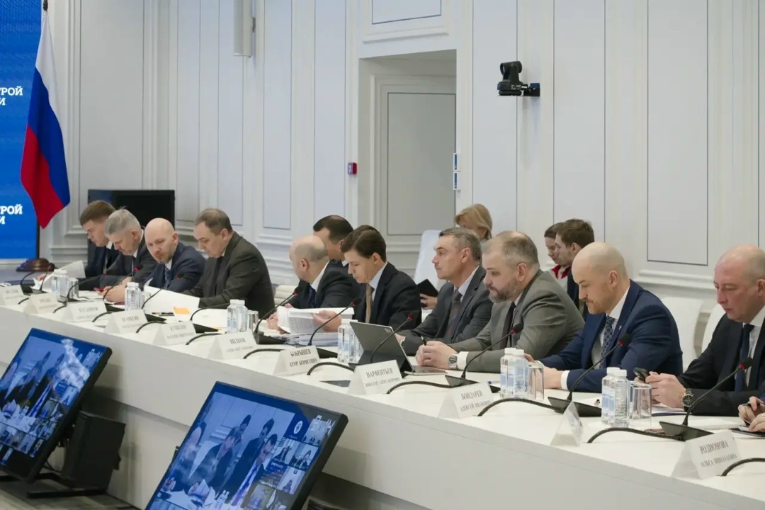 Под председательством Министра строительства и ЖКХ РФ Ирека Файзуллина прошло еженедельное оперативное совещание Минстроя России