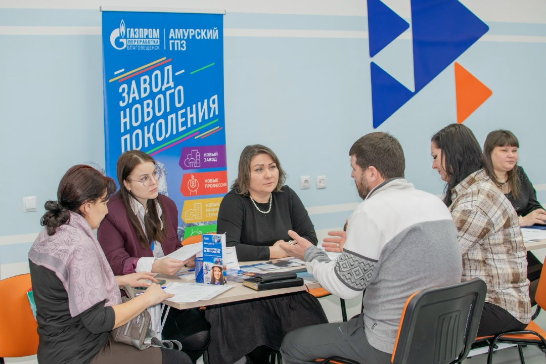 ЯРМАРКА ВАКАНСИЙ ️Ярмарка вакансий с участием «Газпром переработка Благовещенск» прошла в обновленном кадровом центре «Работа России» в Свободном