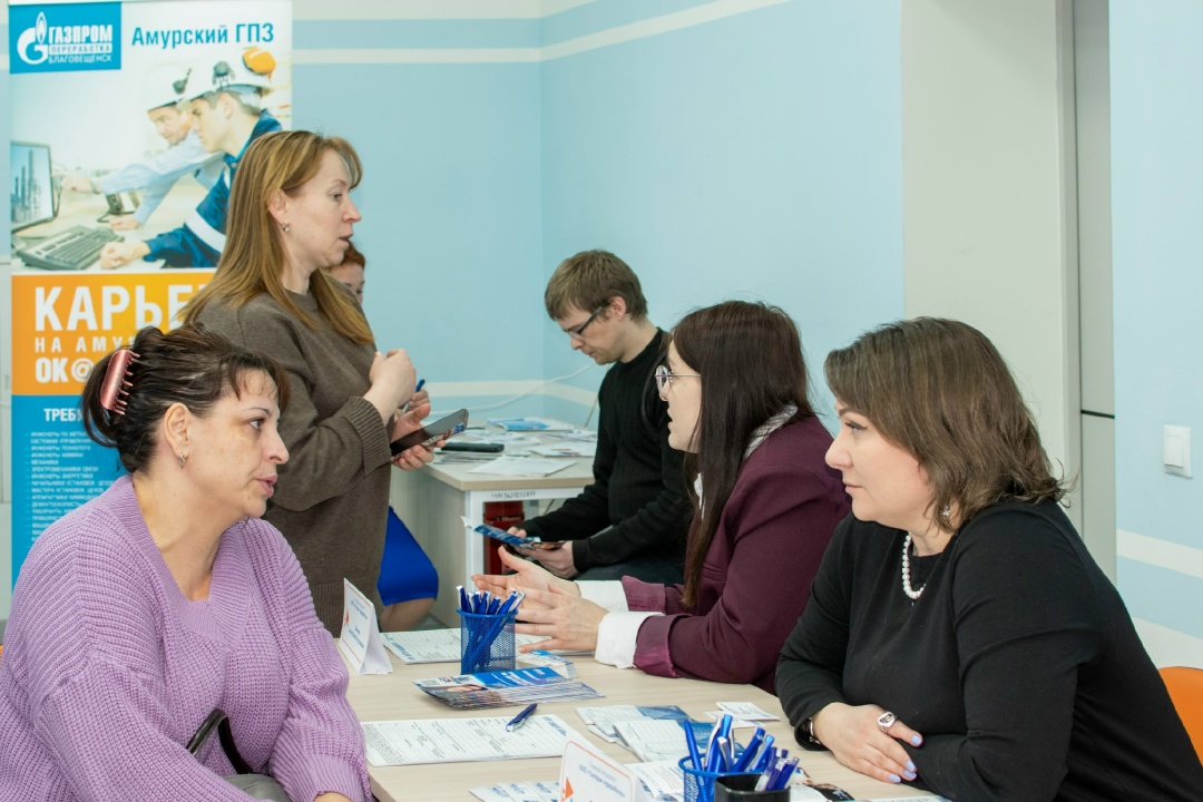 ЯРМАРКА ВАКАНСИЙ ️Ярмарка вакансий с участием «Газпром переработка Благовещенск» прошла в обновленном кадровом центре «Работа России» в Свободном