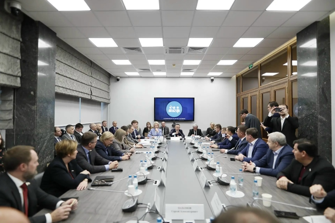 Министр строительства и ЖКХ РФ Ирек Файзуллин принял участие в заседании Комитета Госдумы по строительству и ЖКХ