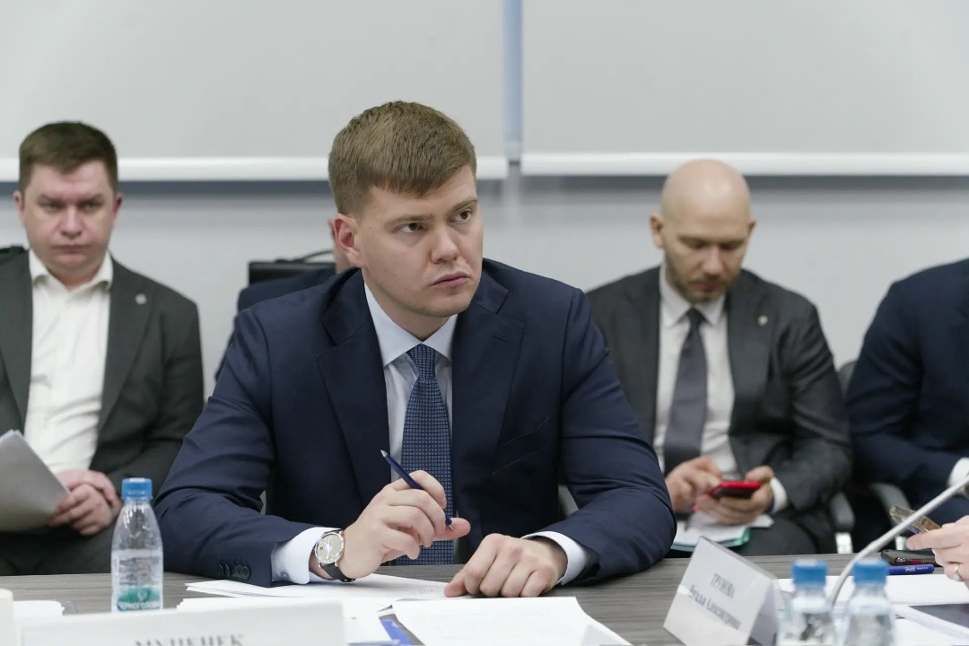 Министр строительства и ЖКХ РФ Ирек Файзуллин принял участие в заседании Комитета Госдумы по строительству и ЖКХ