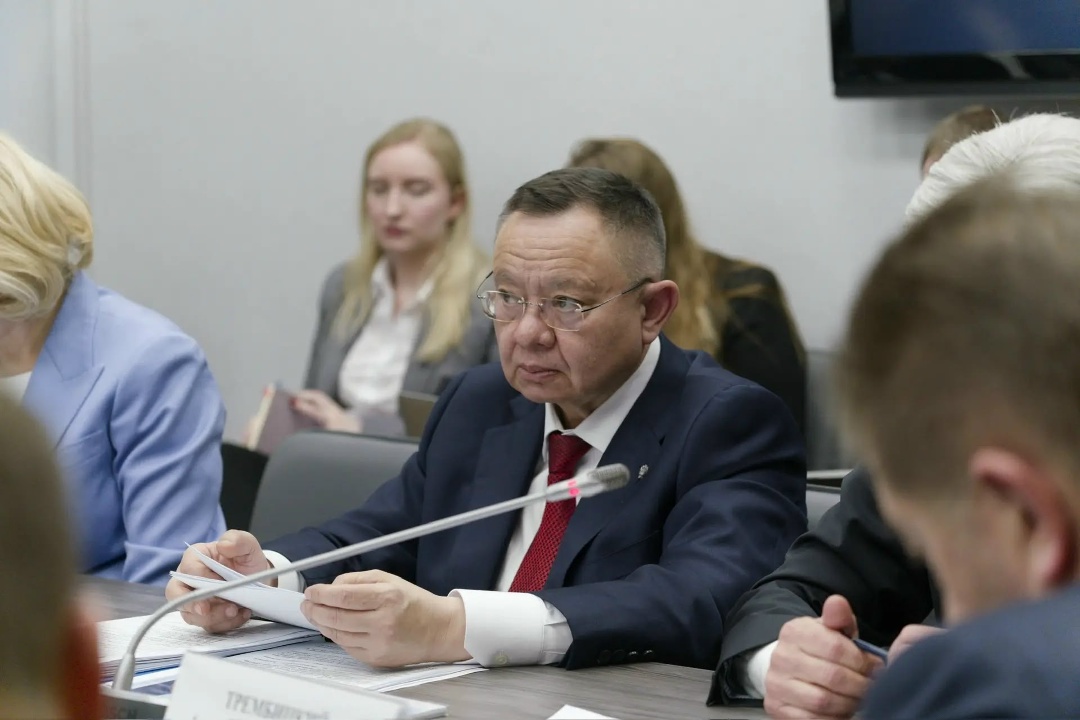 Министр строительства и ЖКХ РФ Ирек Файзуллин принял участие в заседании Комитета Госдумы по строительству и ЖКХ