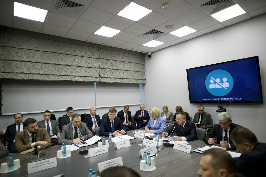 Министр строительства и ЖКХ РФ Ирек Файзуллин принял участие в заседании Комитета Госдумы по строительству и ЖКХ