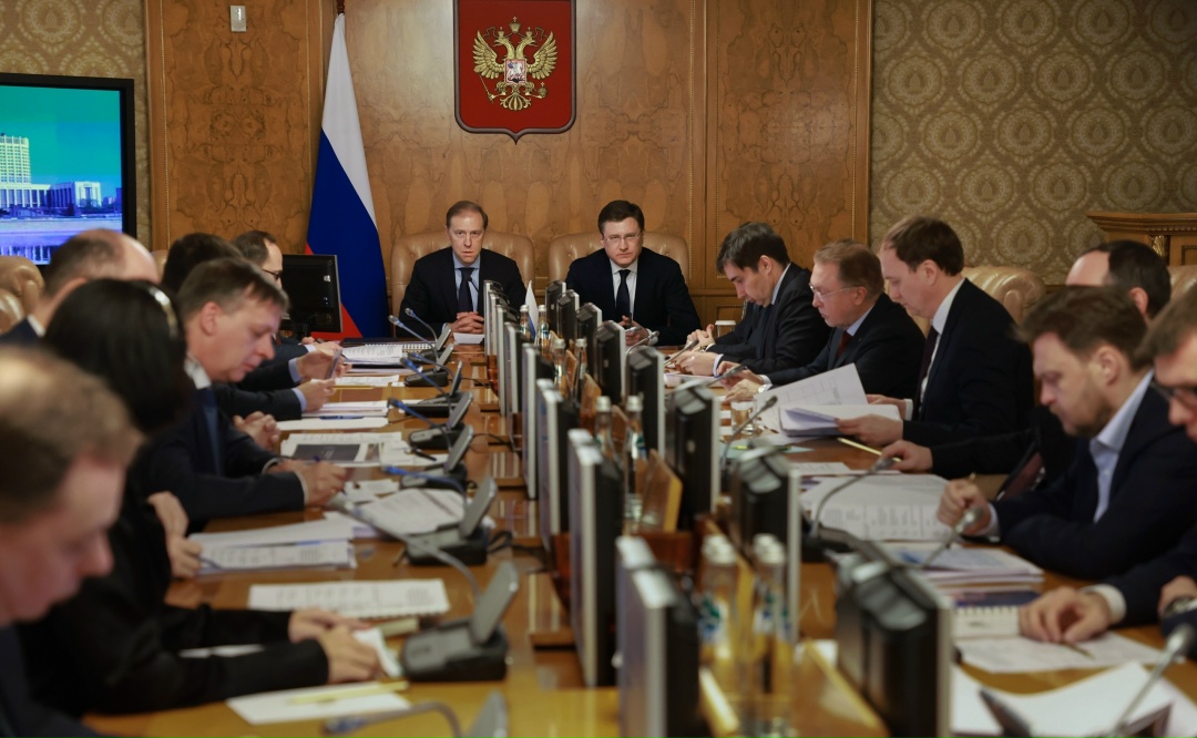 Денис Мантуров и Александр Новак провели совещание по развитию энергетической инфраструктуры и промышленности Ангаро-Енисейского бассейна.