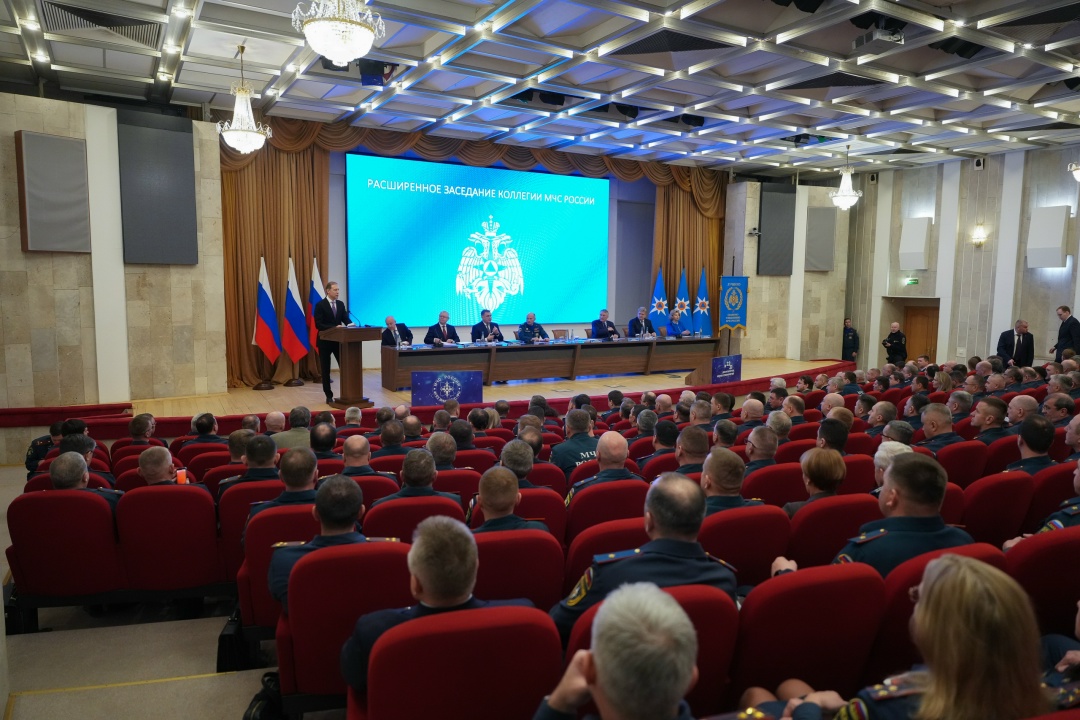 Денис Мантуров принял участие в расширенном заседании коллегии МЧС.