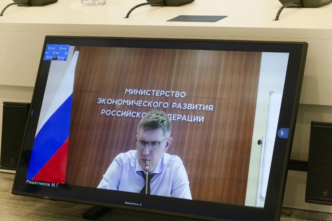Министр строительства и ЖКХ РФ Ирек Файзуллин и Министр экономического развития РФ Максим Решетников провели совещание по вопросу повышения производительности…