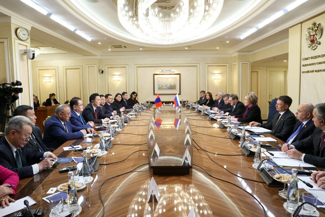 Председатель Совета Федерации Валентина Матвиенко обсудила с Председателем Великого Государственного Хурала Монголии перспективы межпарламентского…