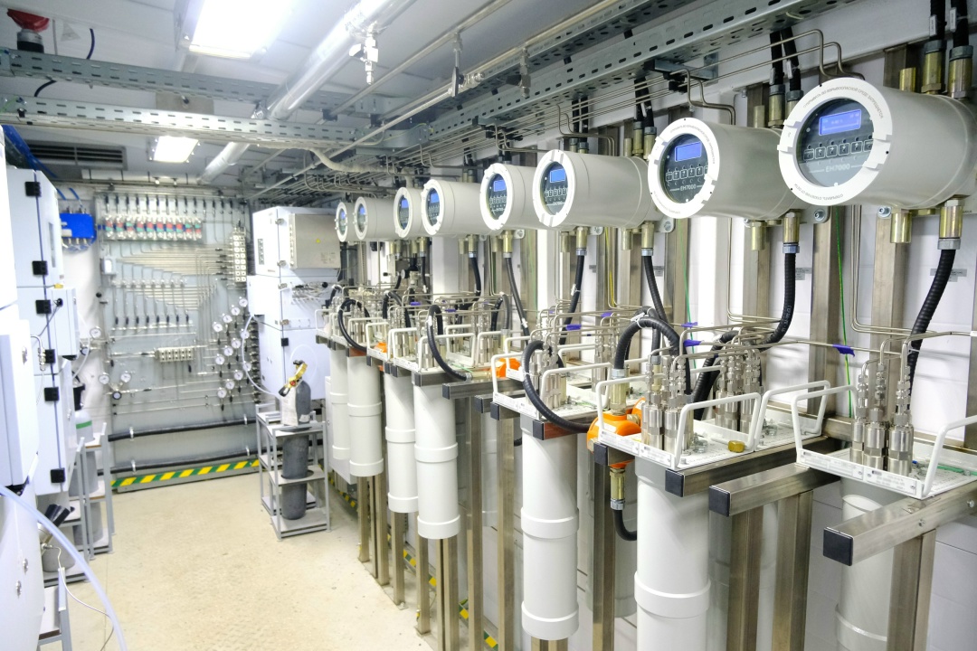 НОВЫЙ КОМПЛЕКС АНАЛИТИКИ ГАЗА На Амурском ГПЗ введен в опытную эксплуатацию отечественный комплекс для высокоточной аналитики природного газа