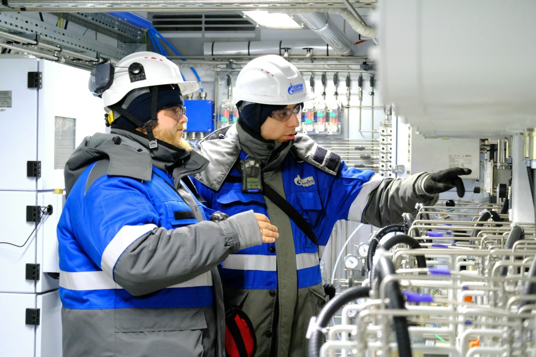 НОВЫЙ КОМПЛЕКС АНАЛИТИКИ ГАЗА На Амурском ГПЗ введен в опытную эксплуатацию отечественный комплекс для высокоточной аналитики природного газа