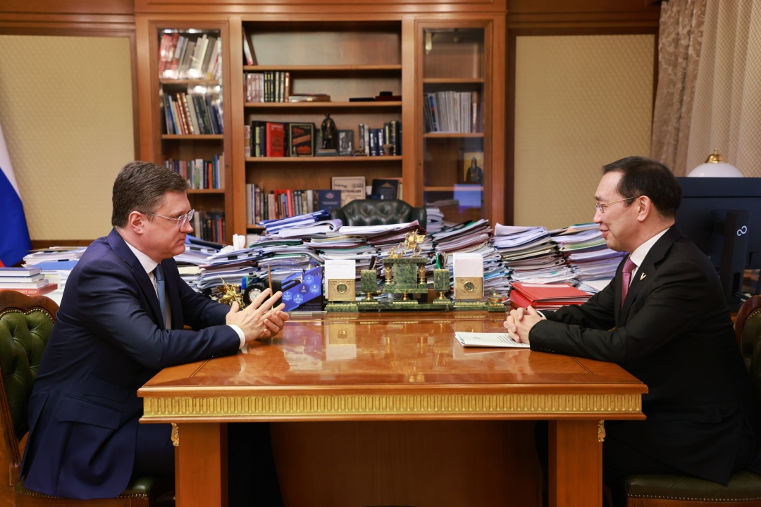 Александр Новак встретился с главой Якутии, председателем комиссии Госсовета по энергетике Айсеном Николаевым.