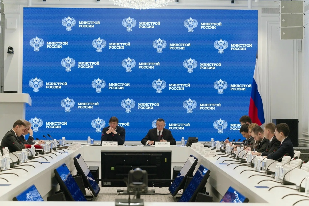 В Минстрое России обсудили реализацию пилотного проекта строительства передовой школы в Новгородской области