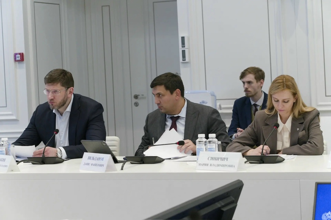 В Минстрое России обсудили реализацию пилотного проекта строительства передовой школы в Новгородской области