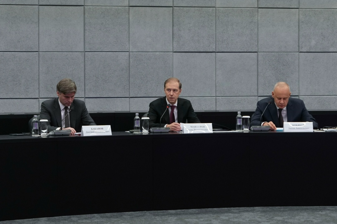 Денис Мантуров провел заседание оргкомитета по подготовке к проведению Недели космоса – 2026.