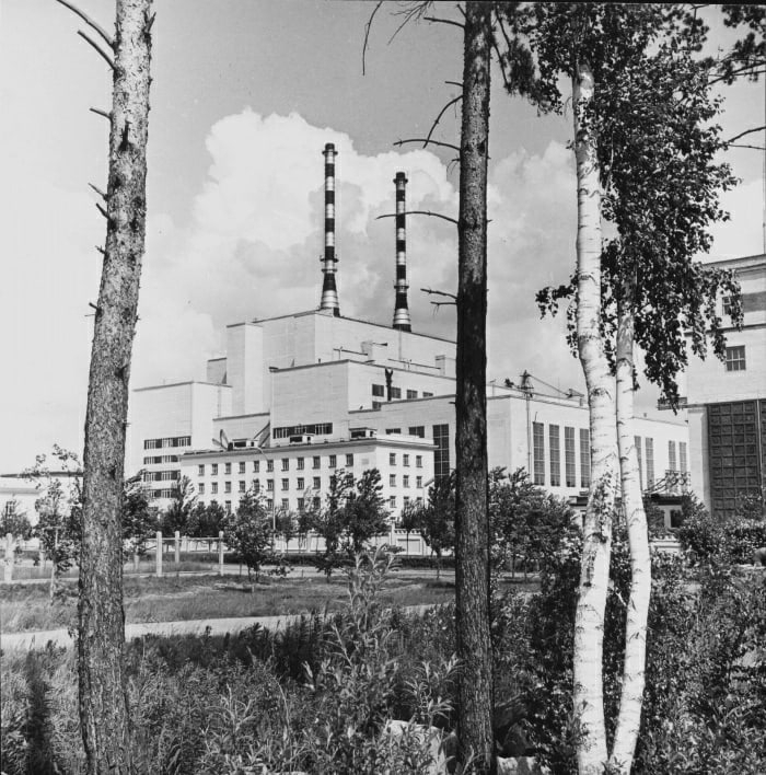 Из архива: энергоблоки-первенцы Белоярской АЭС. Первый энергоблок с реактором АМБ-100 работал с 1964 по 1981 годы, а второй с АМБ-200 — с 1967 по 1989 годы