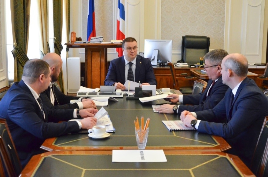 Исполняющий обязанности руководителя Сибирского управления Ростехнадзора Андрей Плешивцев провёл рабочую встречу с Губернатором Омской области Виталием Хоценко
