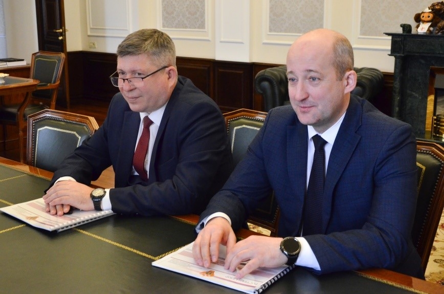 Исполняющий обязанности руководителя Сибирского управления Ростехнадзора Андрей Плешивцев провёл рабочую встречу с Губернатором Омской области Виталием Хоценко