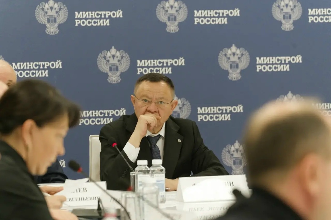 Глава Минстроя России Ирек Файзуллин совместно с Министром энергетики РФ Сергеем Цивилевым провели совместный Штаб по вопросам тепло-, энерго- и…