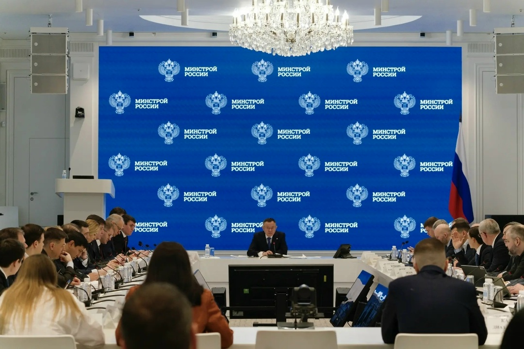 В Минстрое России прошло еженедельное оперативное совещание под председательством Министра строительства и ЖКХ РФ Ирека Файзуллина