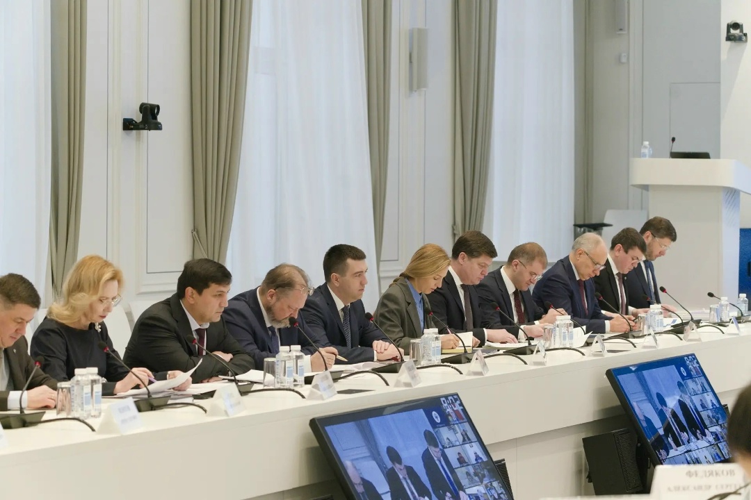 В Минстрое России прошло еженедельное оперативное совещание под председательством Министра строительства и ЖКХ РФ Ирека Файзуллина