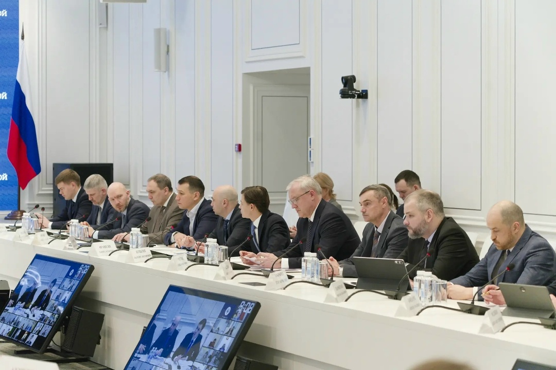 В Минстрое России прошло еженедельное оперативное совещание под председательством Министра строительства и ЖКХ РФ Ирека Файзуллина