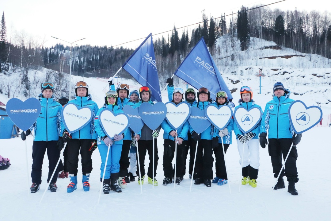 Распадская на «Блистающем Югусе»! Наши горнолыжники и сноубордисты приняли участие в ежегодном фестивале «Блистающий Югус» в Междуреченске.