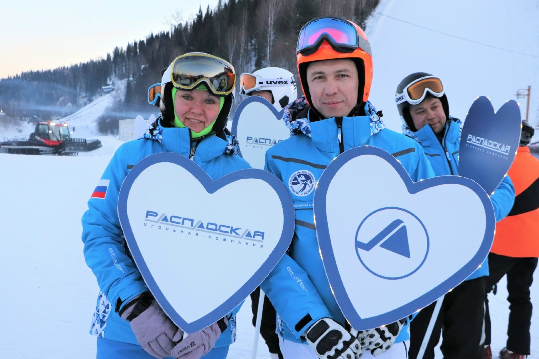 Распадская на «Блистающем Югусе»! Наши горнолыжники и сноубордисты приняли участие в ежегодном фестивале «Блистающий Югус» в Междуреченске.