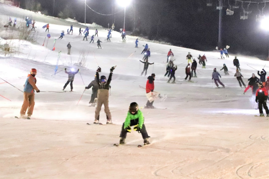 Распадская на «Блистающем Югусе»! Наши горнолыжники и сноубордисты приняли участие в ежегодном фестивале «Блистающий Югус» в Междуреченске.