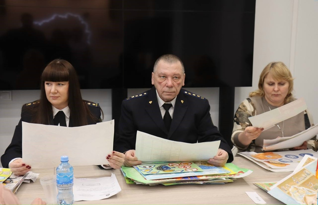 Представители Верхне-Донского управления Ростехнадзора приняли участие в конкурсной комиссии по выбору лучших работ ежегодного конкурса детского рисунка…