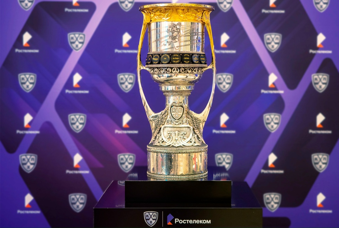 А вот и фоторепортаж из Петрозаводска — именно отсюда главный трофей КХЛ вместе с Ростелекомом начали свой тур!