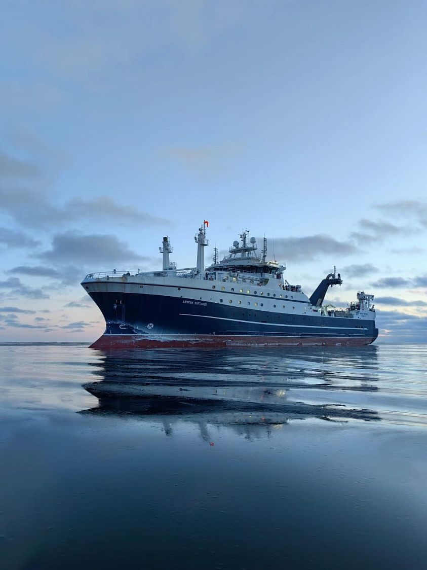 По оперативным данным отраслевой системы мониторинга Росрыболовства, на 15 февраля освоено порядка 370 тыс. тонн минтая, из них 192,3 тыс. тонн – в Охотском…