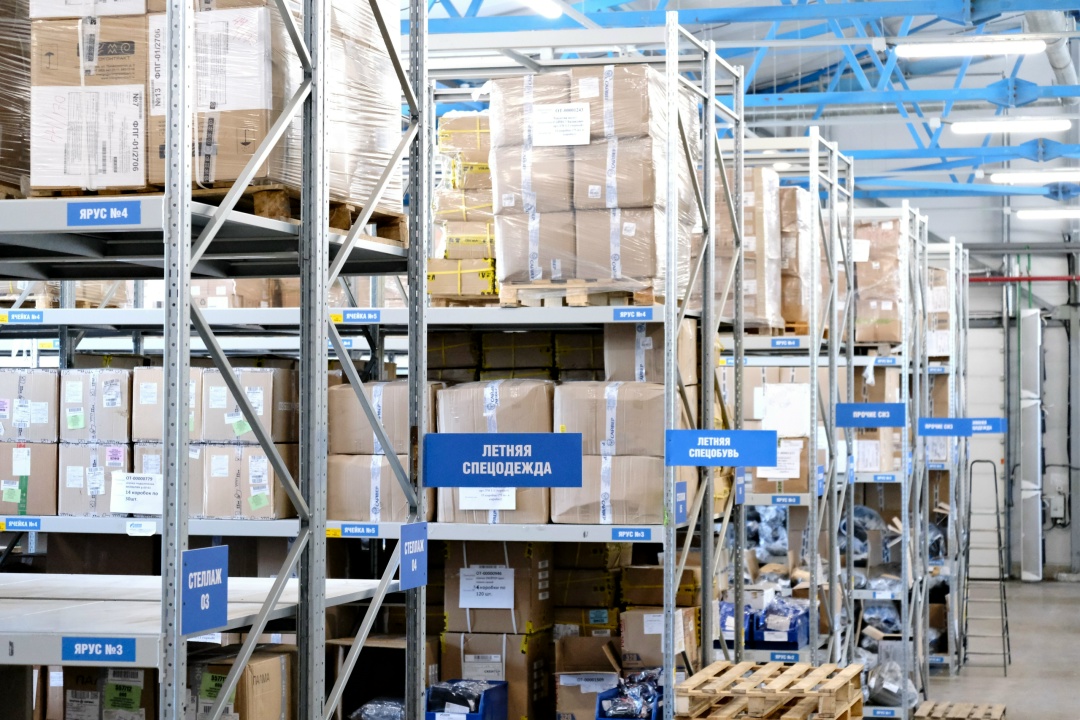 ЗАВОДСКИЕ ХРАНИТЕЛИ Друзья, сегодня хотим рассказать о тех, кто остаётся за кадром, но без кого Амурский ГПЗ не работал бы ни дня. Это сотрудники складского…