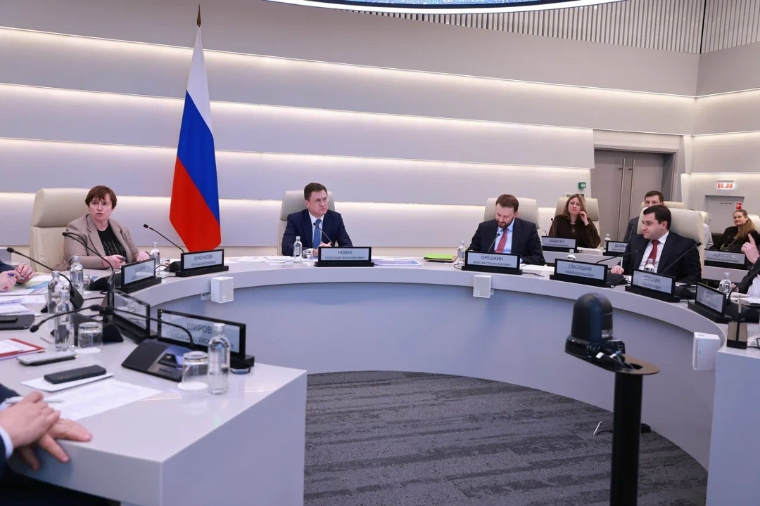 Александр Новак провел совещание по текущей ситуации в экономике.