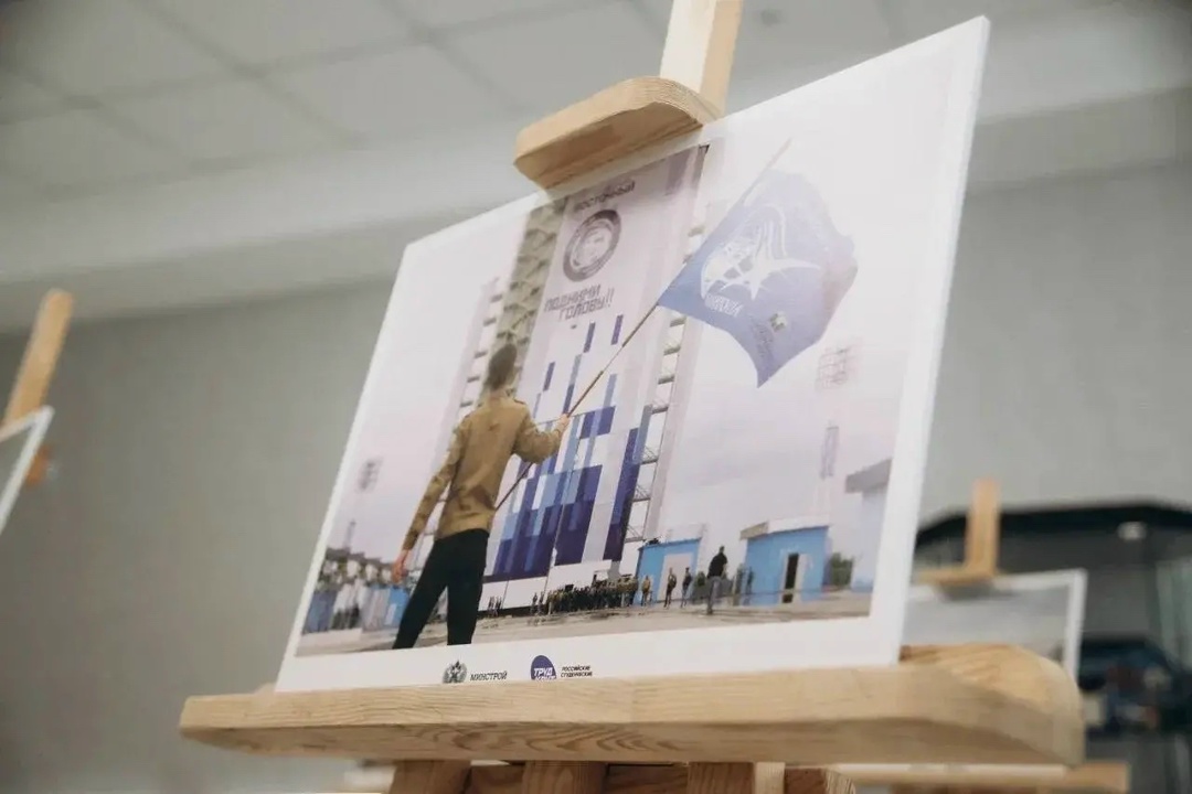 В день Российских студенческих отрядов в Минстрое России организована фотовыставка, посвященная деятельности строительных отрядов