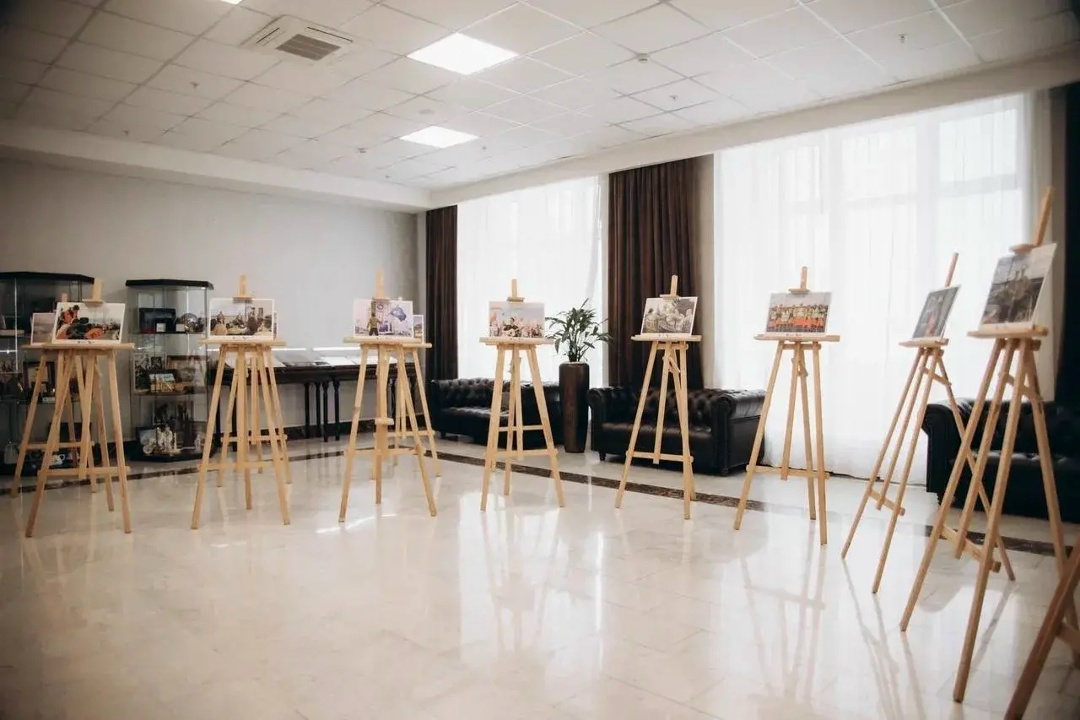 В день Российских студенческих отрядов в Минстрое России организована фотовыставка, посвященная деятельности строительных отрядов