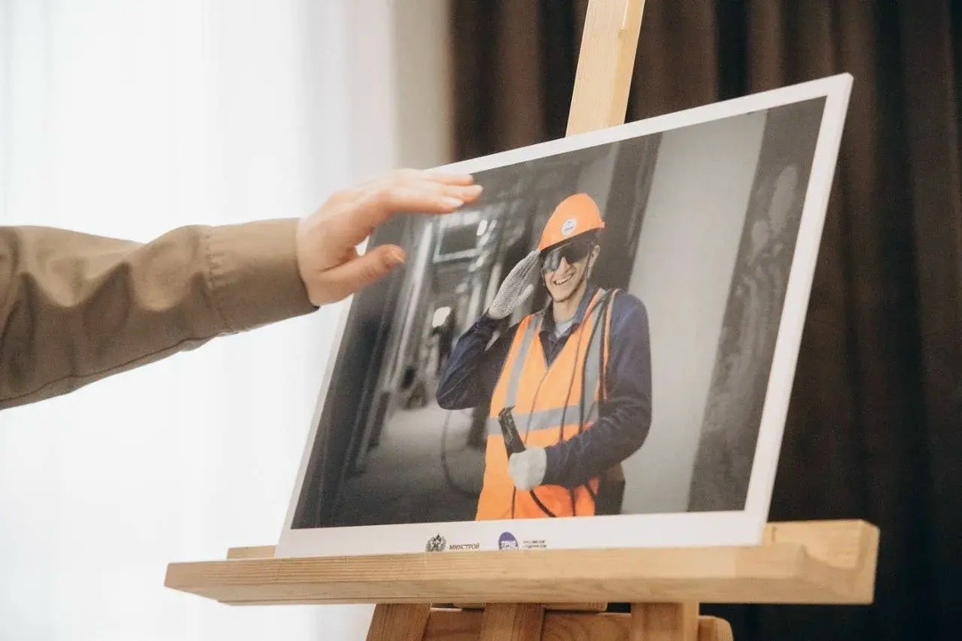 В день Российских студенческих отрядов в Минстрое России организована фотовыставка, посвященная деятельности строительных отрядов