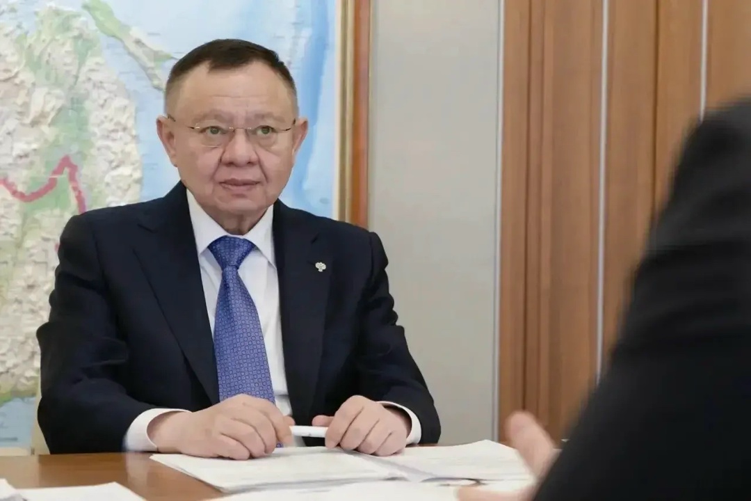 Глава Минстроя России Ирек Файзуллин провел рабочую встречу с Губернатором Омской области Виталием Хоценко