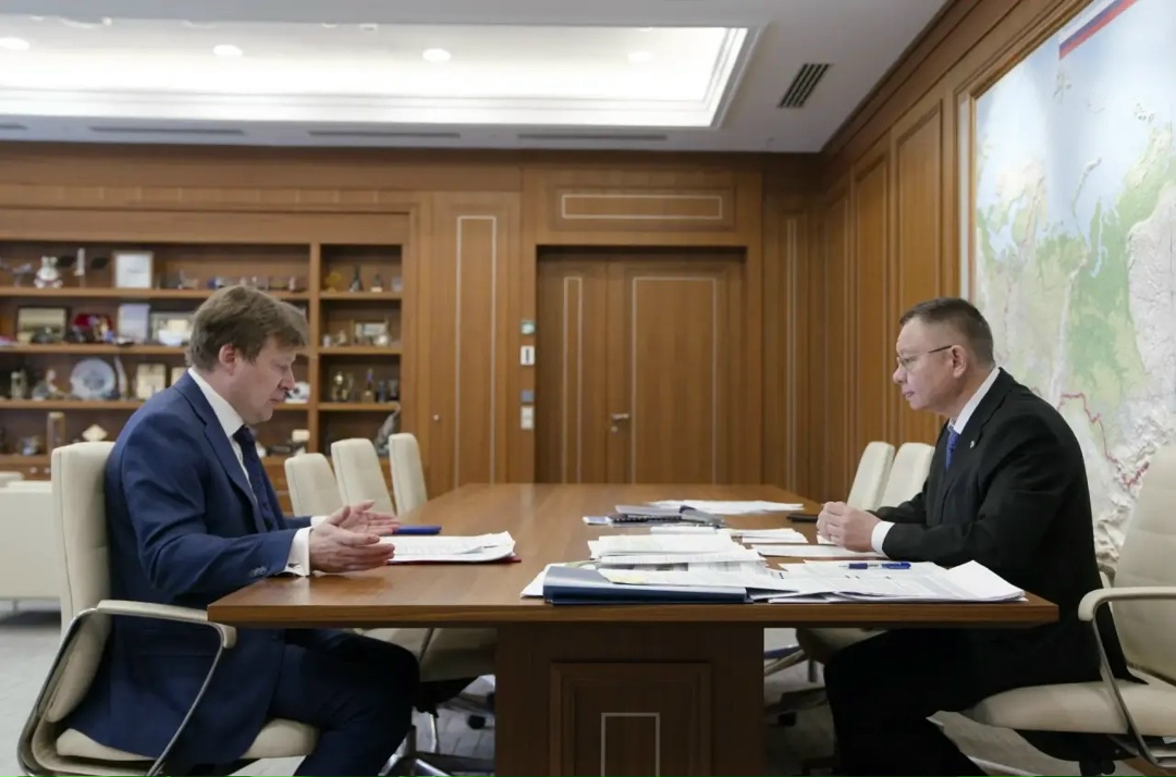 Глава Минстроя России Ирек Файзуллин провел рабочую встречу с президентом Национального объединения строителей (НОСТРОЙ) Антоном Глушковым