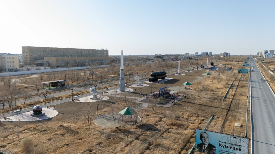 Министр строительства и ЖКХ РФ Ирек Файзуллин провел рабочую встречу с Главой администрации города Байконур Константином Бусыгиным