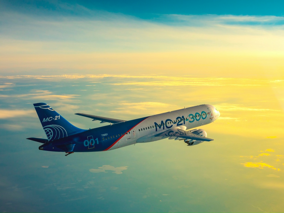 Как самолет поддерживает связь с землей