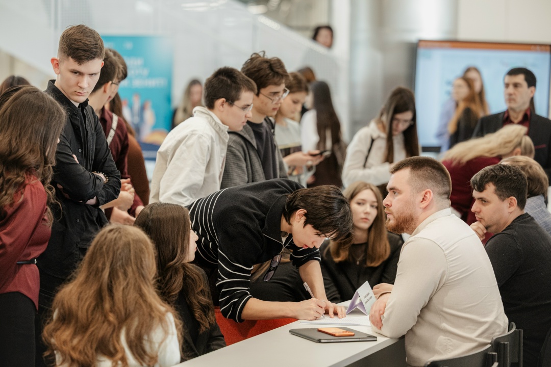 От пары до карьеры в Татнефти Сегодня в Высшей школе нефти стартовал Форум студентов Татнефти. Мероприятие стало мостом между вузом и производством