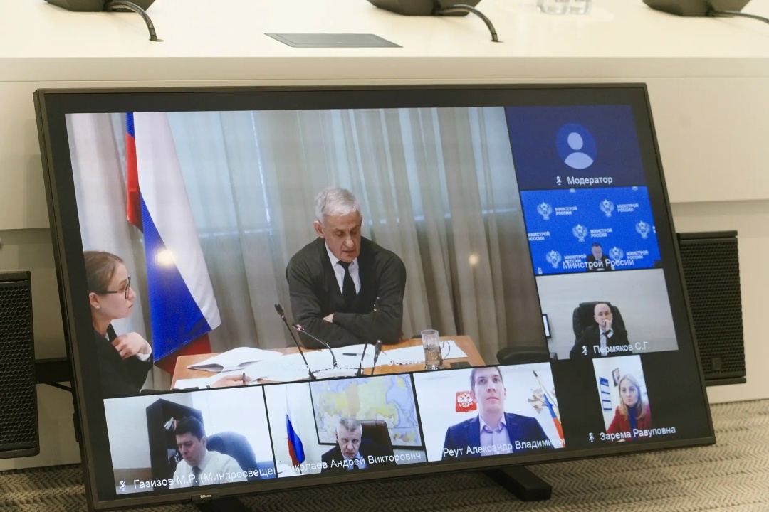 Министр строительства и ЖКХ РФ Ирек Файзуллин провел межведомственное совещание по вопросу строительства передовых школ в регионах страны