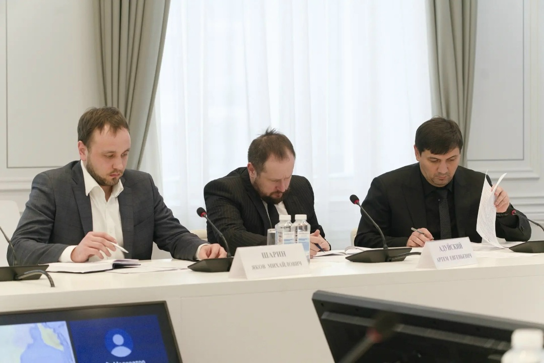 Министр строительства и ЖКХ РФ Ирек Файзуллин провел межведомственное совещание по вопросу строительства передовых школ в регионах страны