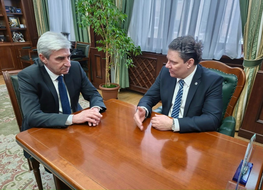 Руководитель Федеральной службы по экологическому, технологическому и атомному надзору Александр Трембицкий встретился с Директором Запорожской атомной…