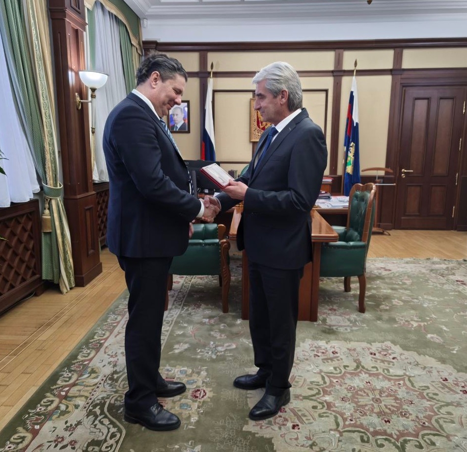 Руководитель Федеральной службы по экологическому, технологическому и атомному надзору Александр Трембицкий встретился с Директором Запорожской атомной…