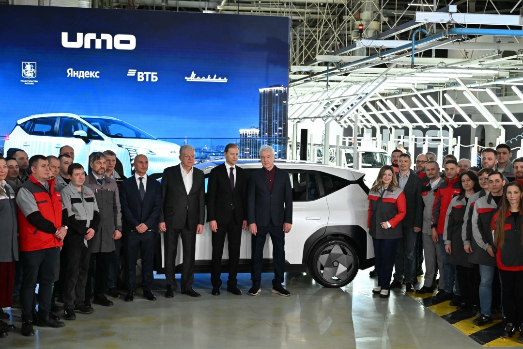 Денис Мантуров и Сергей Собянин запустили производство электромобилей на заводе «Москвич».