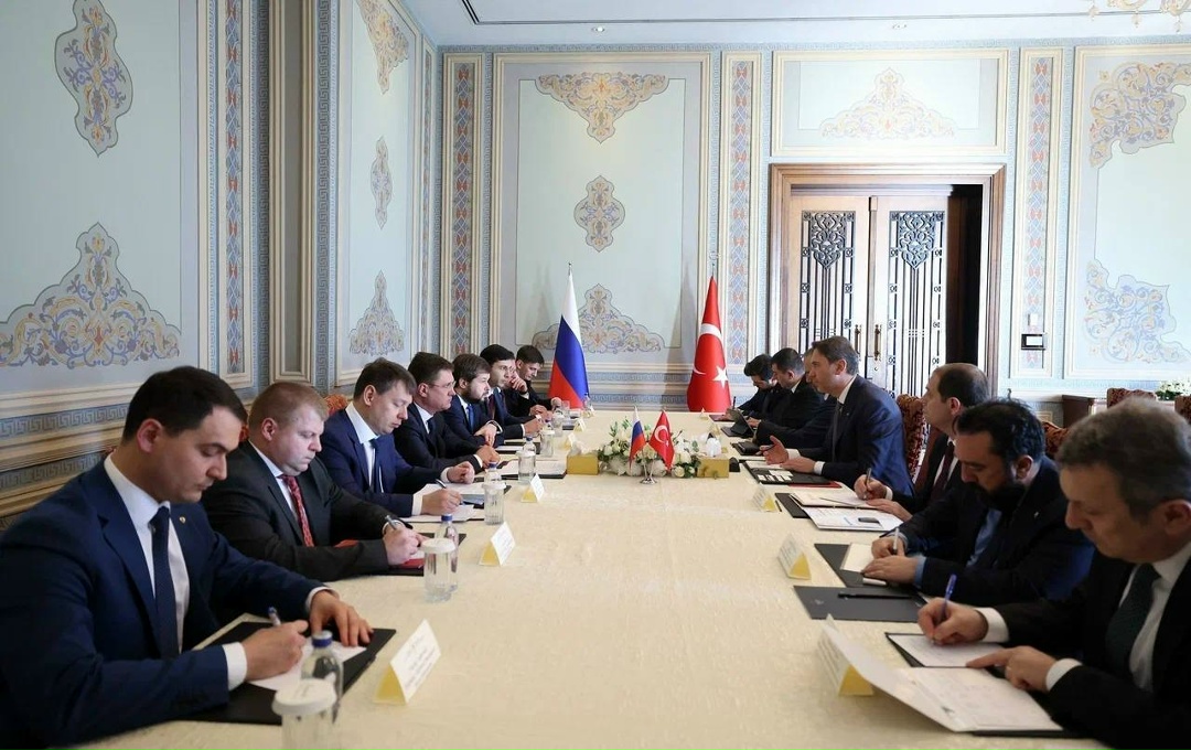 Александр Новак встретился с министром энергетики и природных ресурсов Турции Альпарсланом Байрактаром.