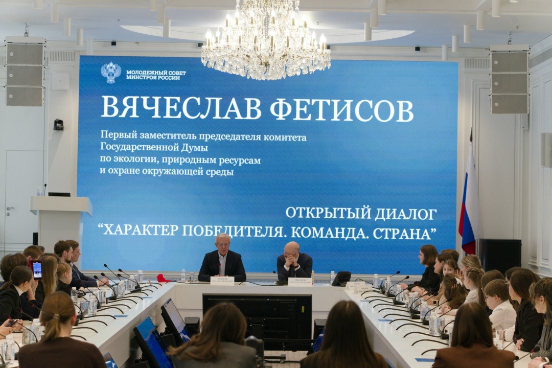 В Минстрое России состоялась встреча с легендой отечественного спорта — Вячеславом Фетисовым