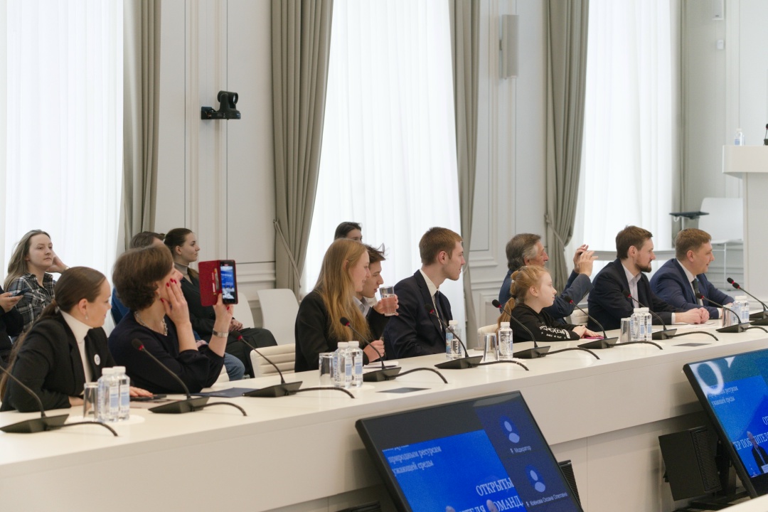 В Минстрое России состоялась встреча с легендой отечественного спорта — Вячеславом Фетисовым